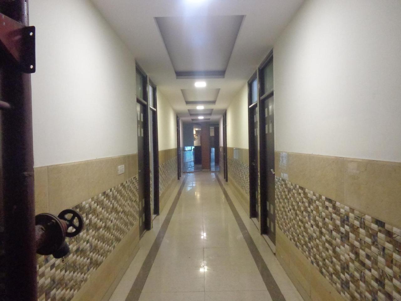 Hotel Silver Residency Nueva Delhi Exterior foto