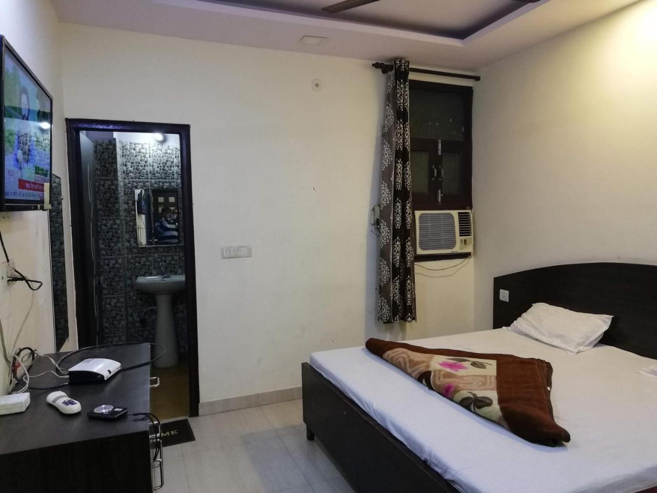 Hotel Silver Residency Nueva Delhi Exterior foto