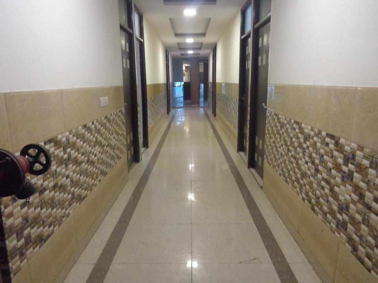 Hotel Silver Residency Nueva Delhi Exterior foto