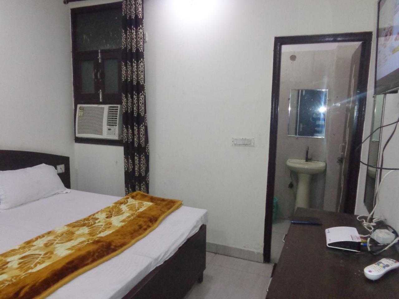 Hotel Silver Residency Nueva Delhi Exterior foto
